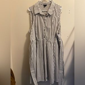 Torrid gray white strip dress midi length Sleeveless Sz 3. Shirt collar.